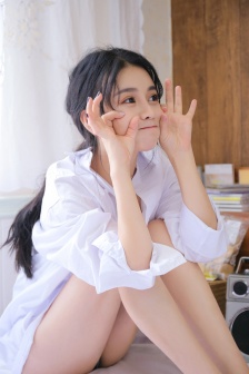 压在课桌上疯狂律动